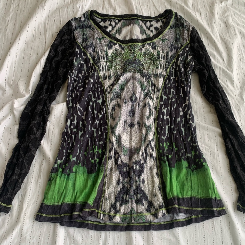 Long sleeve shirt with rhinestones
